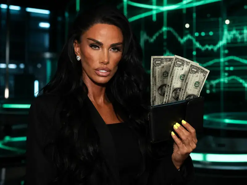 Seleb Inggris Katie Price Ceraikan Suami Usai Terungkap Isi Wallet Kripto Cuma $3